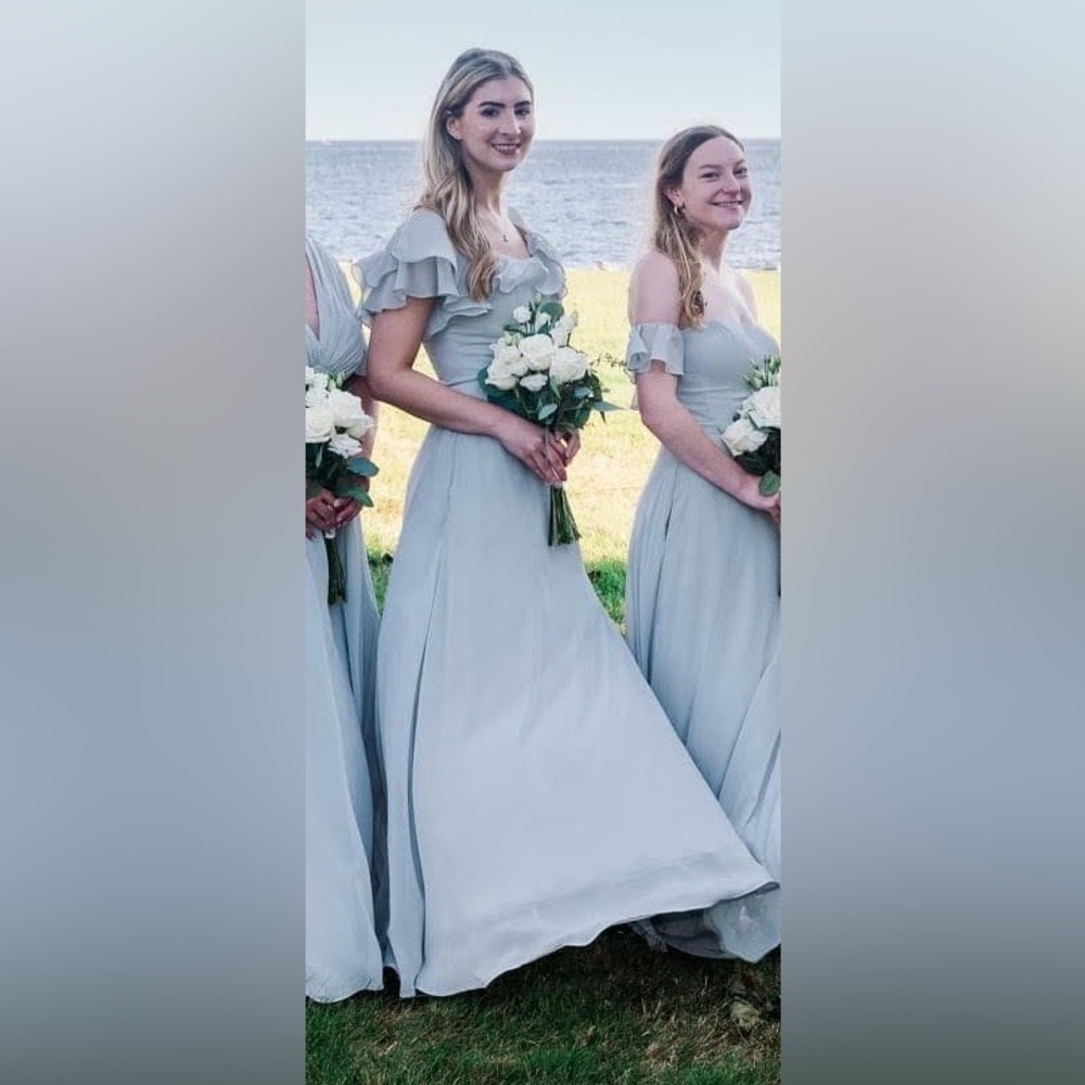Elegant Ruffled Off-Shoulder Dress in Light Pale Green